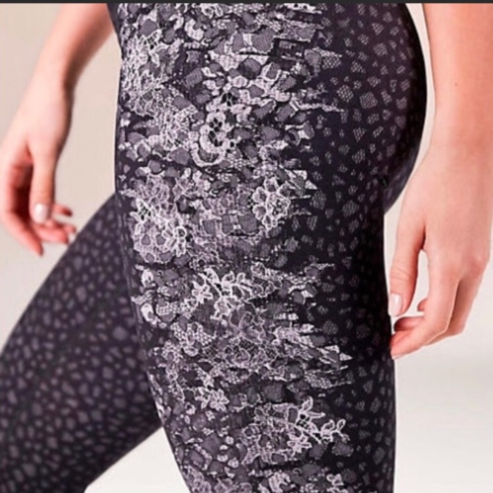 NWT lululemon S4 WUP HR black lace leggings